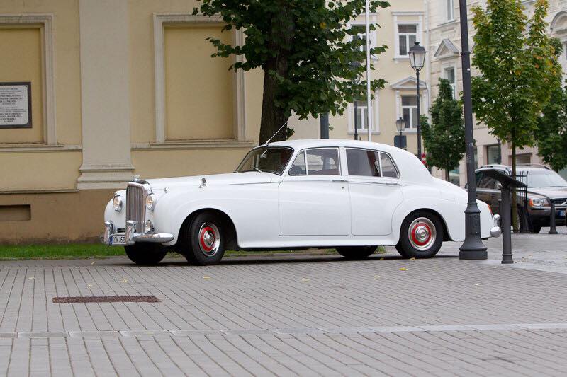 Retro Klasikinis automobilis – nuotrauka 2